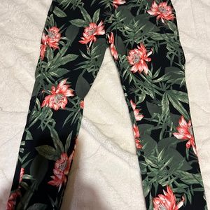 flower patterned cropped pants
